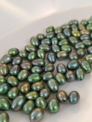 مروارید گلابی رنگ سبز