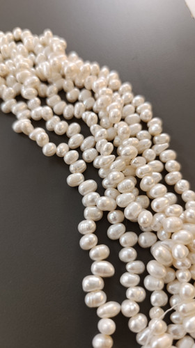 مروارید سفید پرورشی آب شیرین اصل مناسب گردنبند و دستبند لوکس